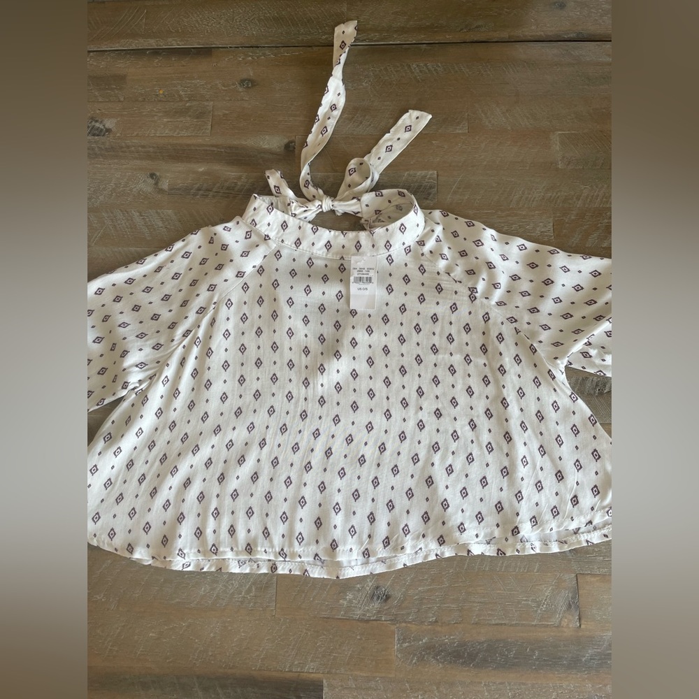 Flowy patterned, crop top! - Picture 3 of 4